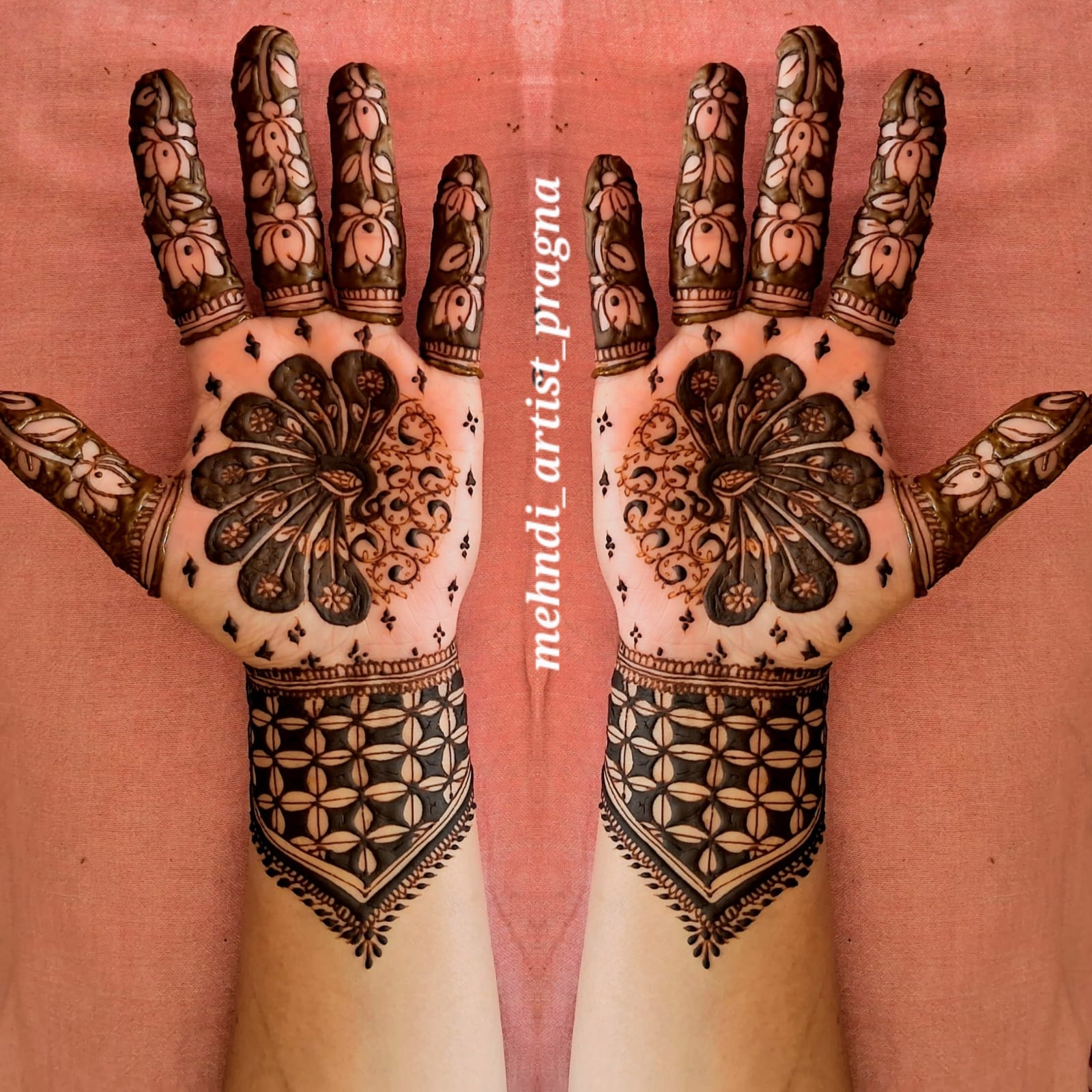 Elegant Floral Mehndi Design – Intricate & Timeless Henna Art